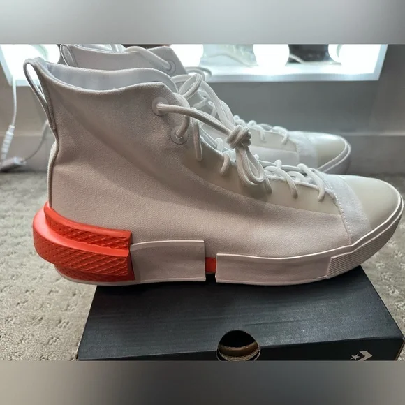 Converse high tops - new and never worn - Picture 6 of 11